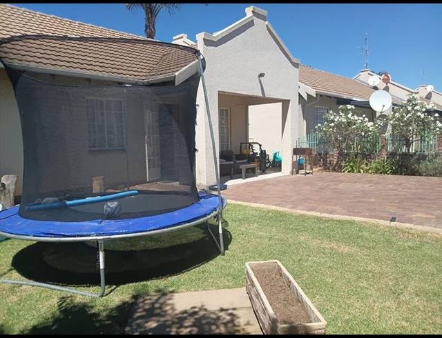 3 BEDROOM TOWNHOUSE FOR SALE IN BARTLETT